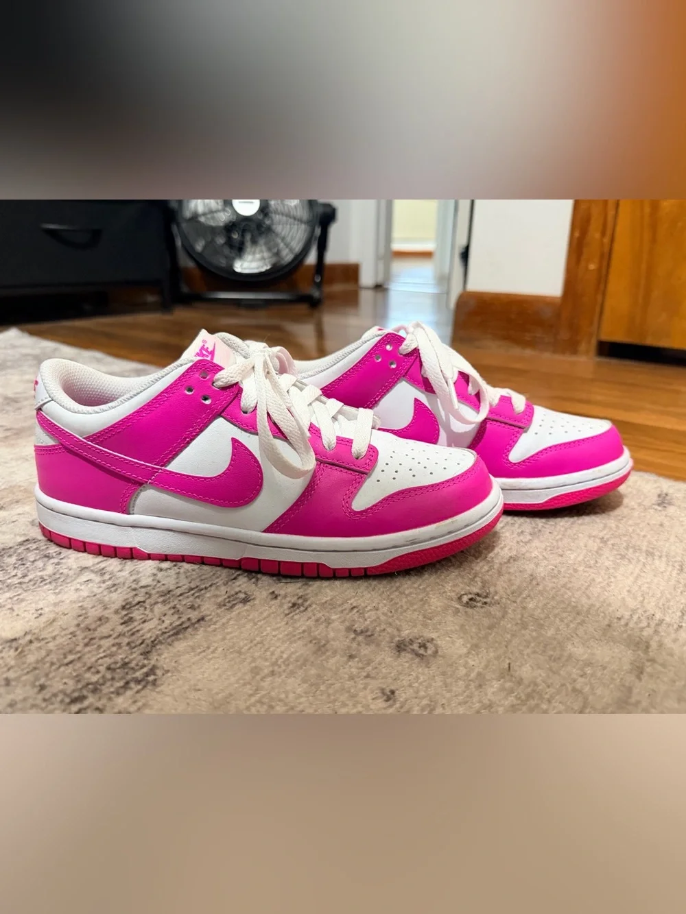 Nike Kids Low-Top Sneakers in White and Hot Pink